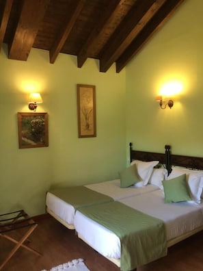 In-room safe, iron/ironing board, cots/infant beds, rollaway beds - La Casona De Nueva (Llanes)