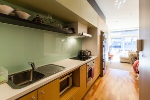 Standard Studio | Private kitchen | Full-sized fridge, microwave, oven, stovetop - TENNYSON, Richmond Studio Apartment (Richmond)