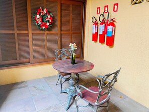 Basic Apartment | Outdoor dining