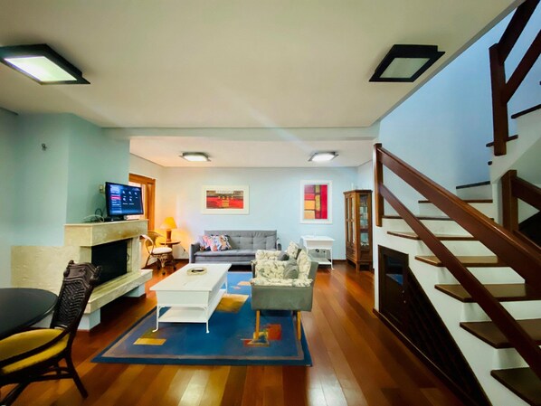 Basic Apartment | Living area