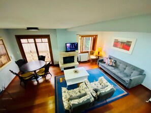 Basic Apartment | Living area