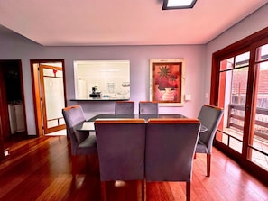 Apartment | Dining