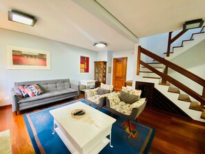 Basic Apartment | Living area