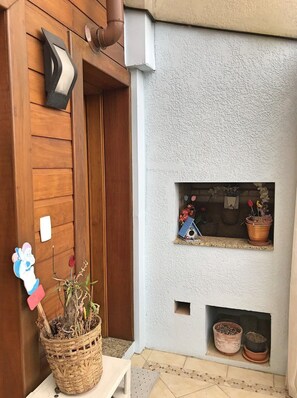 Basic Apartment | Exterior detail