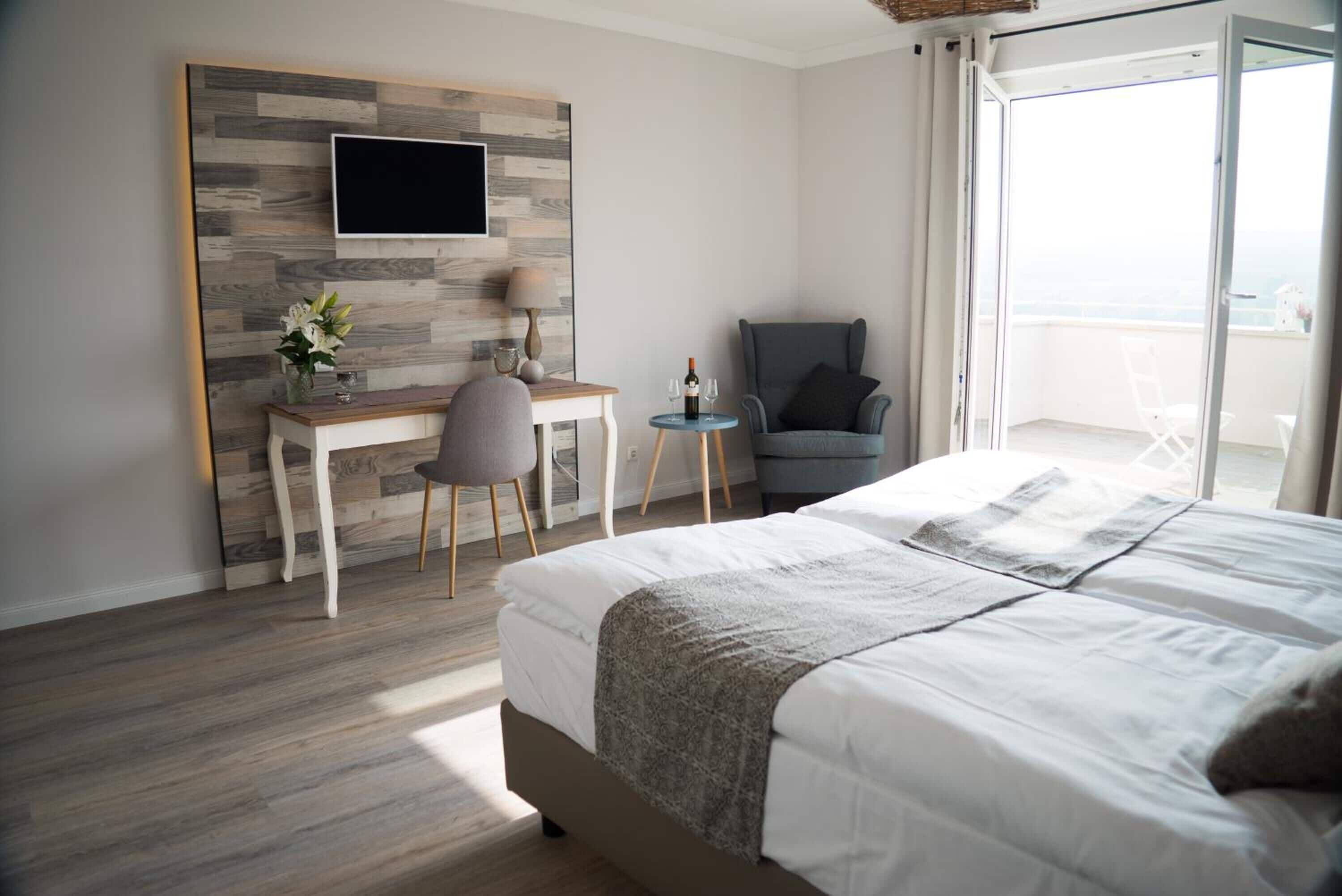 Escritorio, camas extra, wifi gratis y ropa de cama 