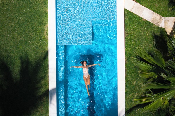 Outdoor pool, sun loungers