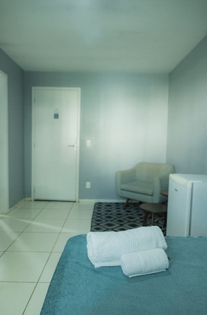 Suite Cama Casal | 迷你吧、書桌、遮光窗簾/窗簾、熨斗/熨衫板