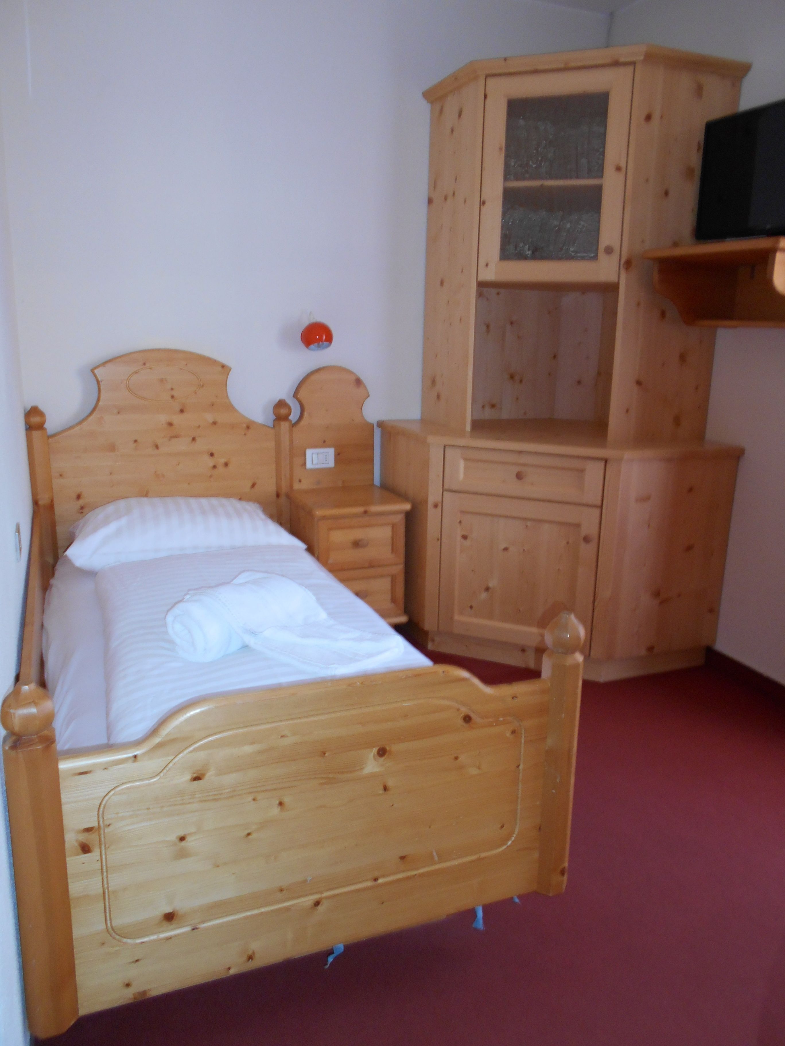 single room | desk, cots/infant beds, free wifi