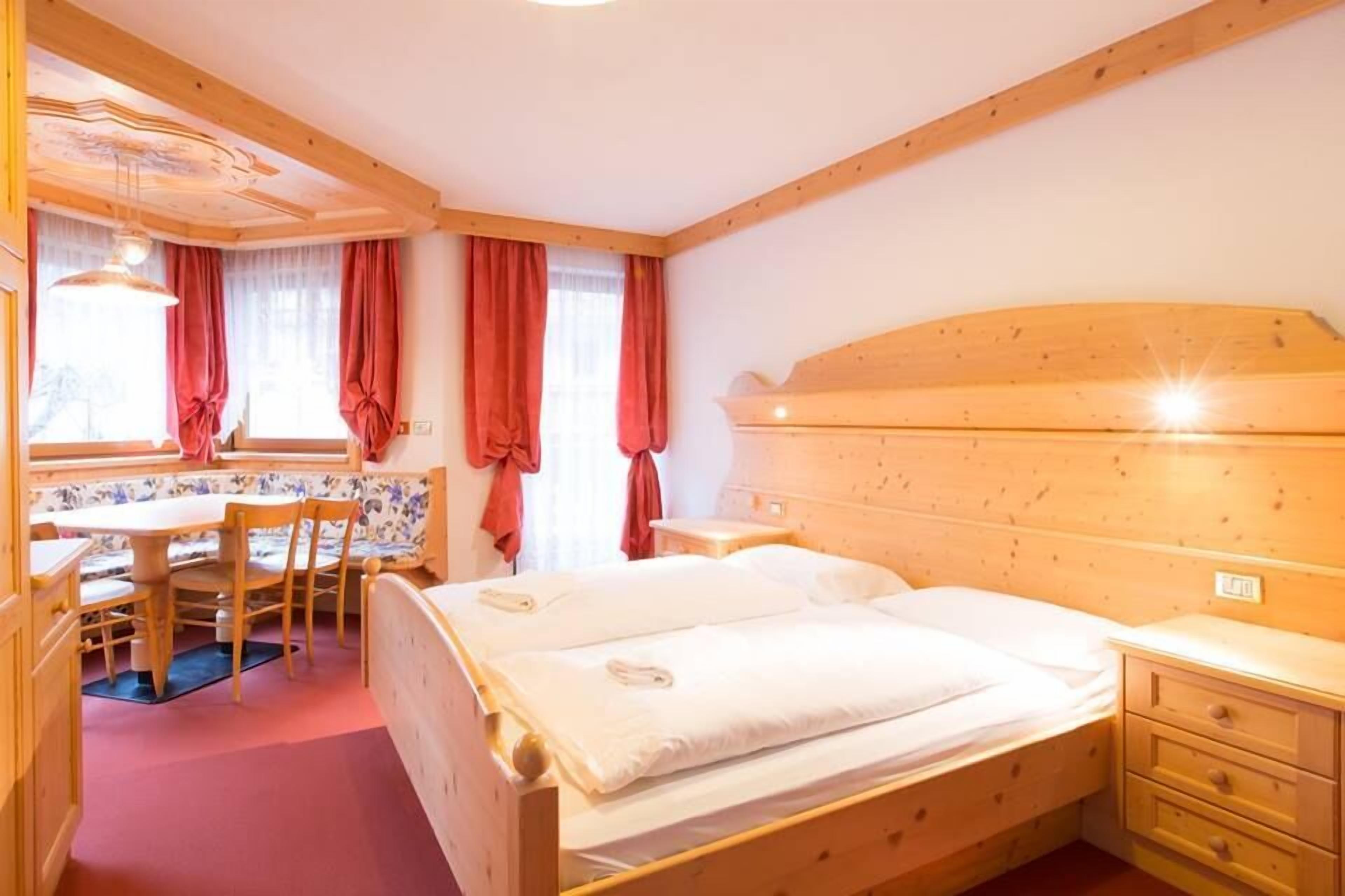 superior quadruple room | desk, cots/infant beds, free wifi
