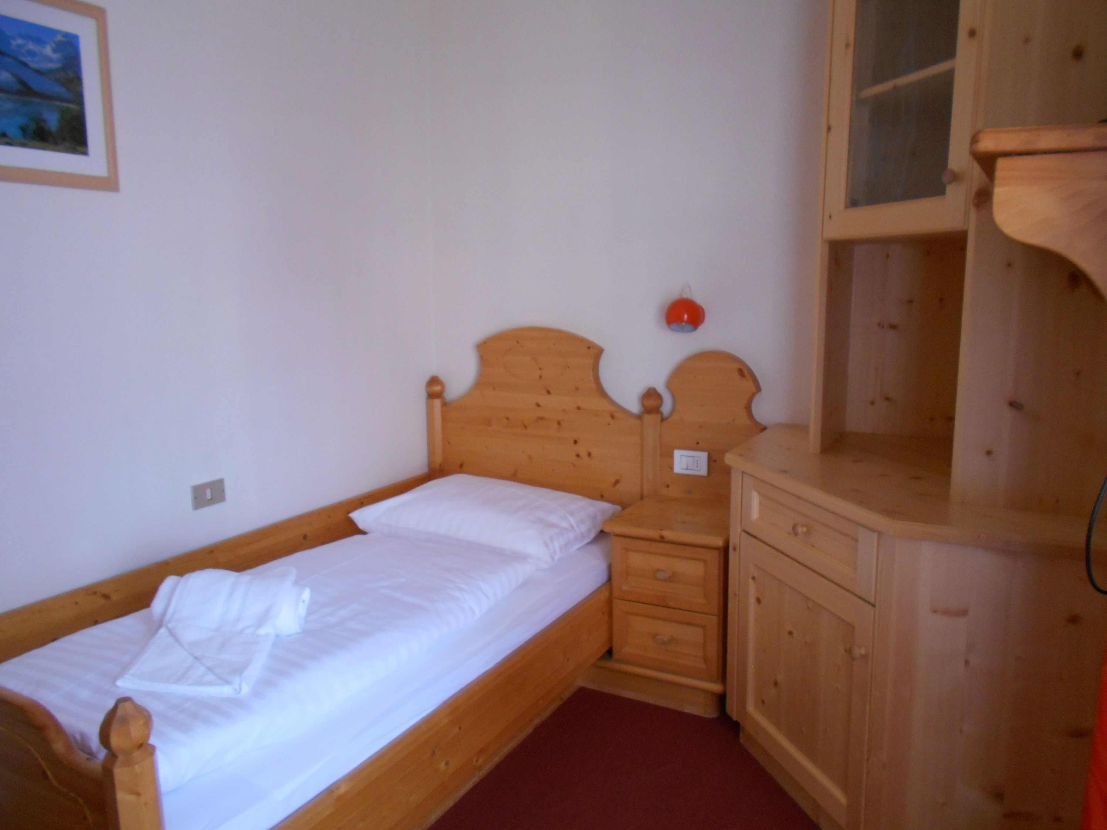 single room | desk, cots/infant beds, free wifi