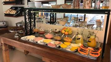 Tägliches inbegriffenes Frühstücksbuffet