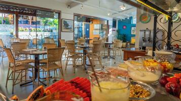 Desayuno buffet incluido todos los días