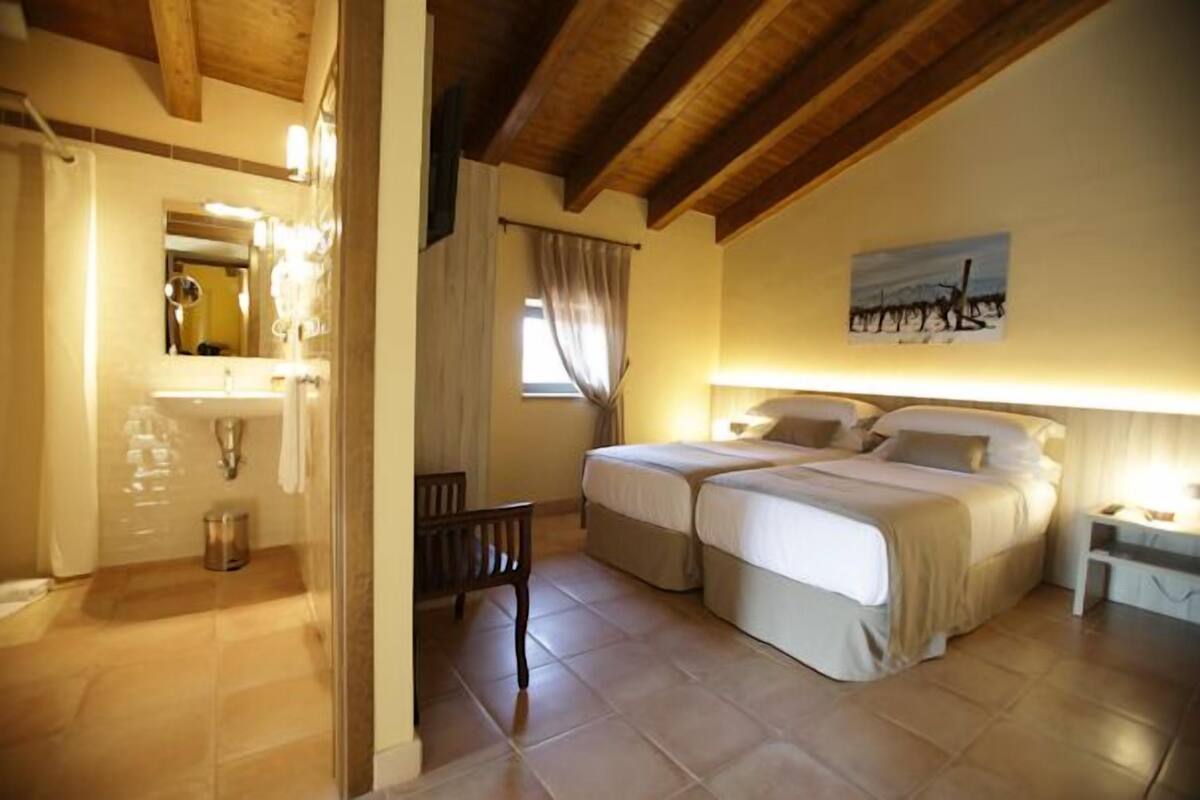 Business Double or Twin Room, Terrace | In-room safe, desk, blackout drapes, iron/ironing board (on request)