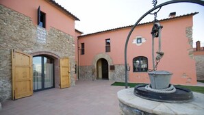 Courtyard - Hotel Can Panyella (Gelida)