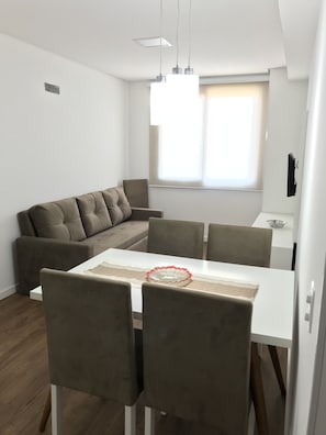 Apartment | Living area | Flat-screen TV - Apartamento Terraneo 303 (Gramado)