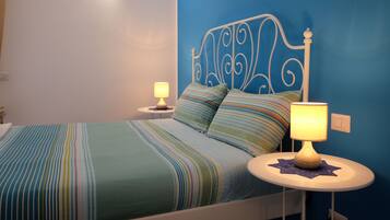 Chambre Double Panoramique, vue montagne | Mini-bar avec articles gratuits, décoration personnalisée