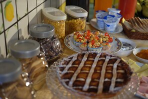 Free daily buffet breakfast  - Buonocore Rooms (Santa Maria la Carita)
