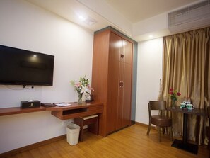 Verdunkelungsvorhänge, Bügeleisen/Bügelbrett, kostenloses WLAN