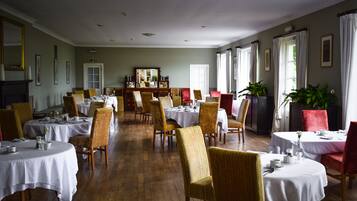 Petit déjeuner complet compris tous les jours