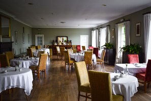 فطور كامل مجانًا يوميًا