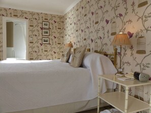 Chambre supĂ©rieure double, vue sur la mer | Bureau, lit de bĂ©bĂ© (supplĂ©ment), lit dâappoint (supplĂ©ment)