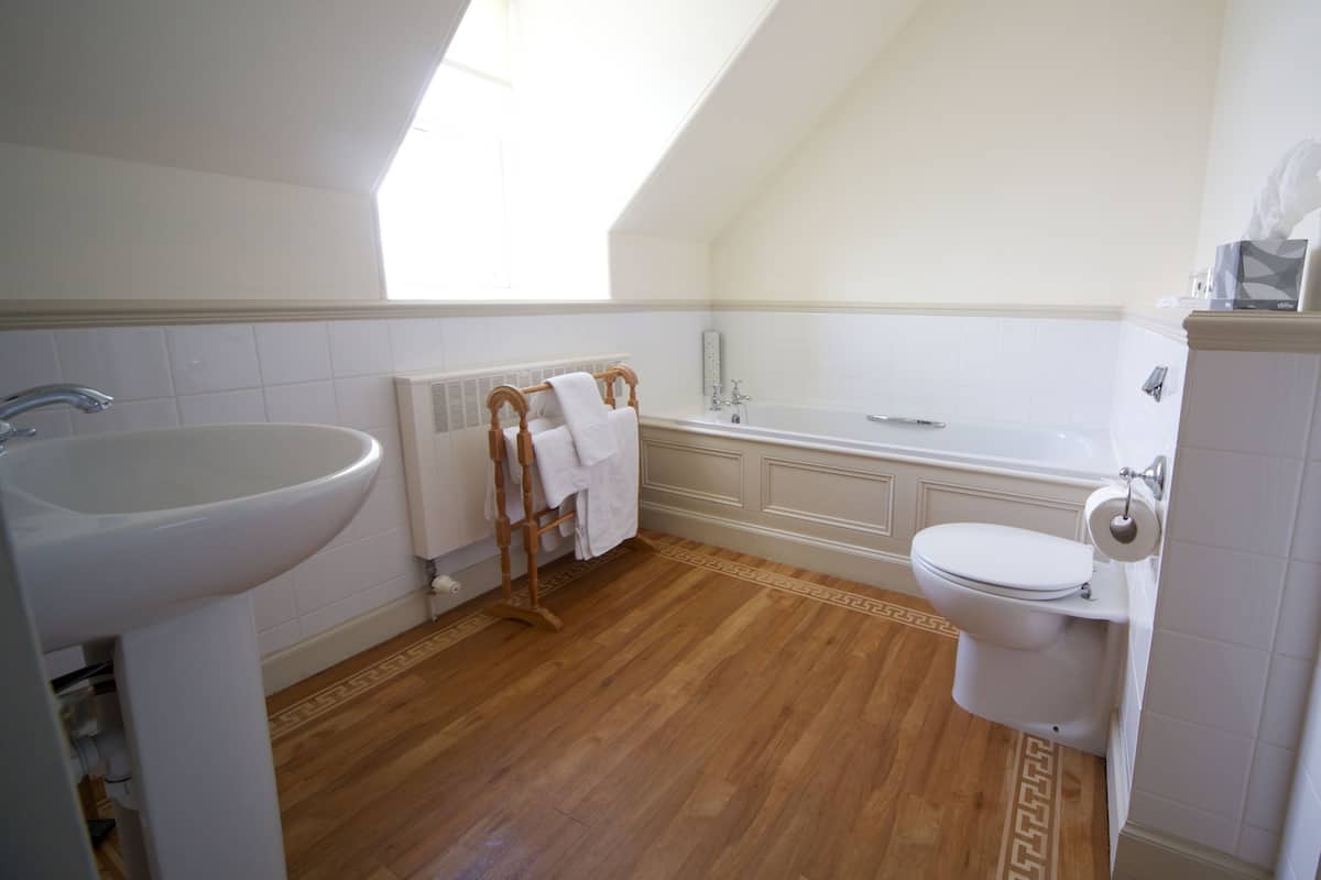 twin room, sea view | bathroom | towels