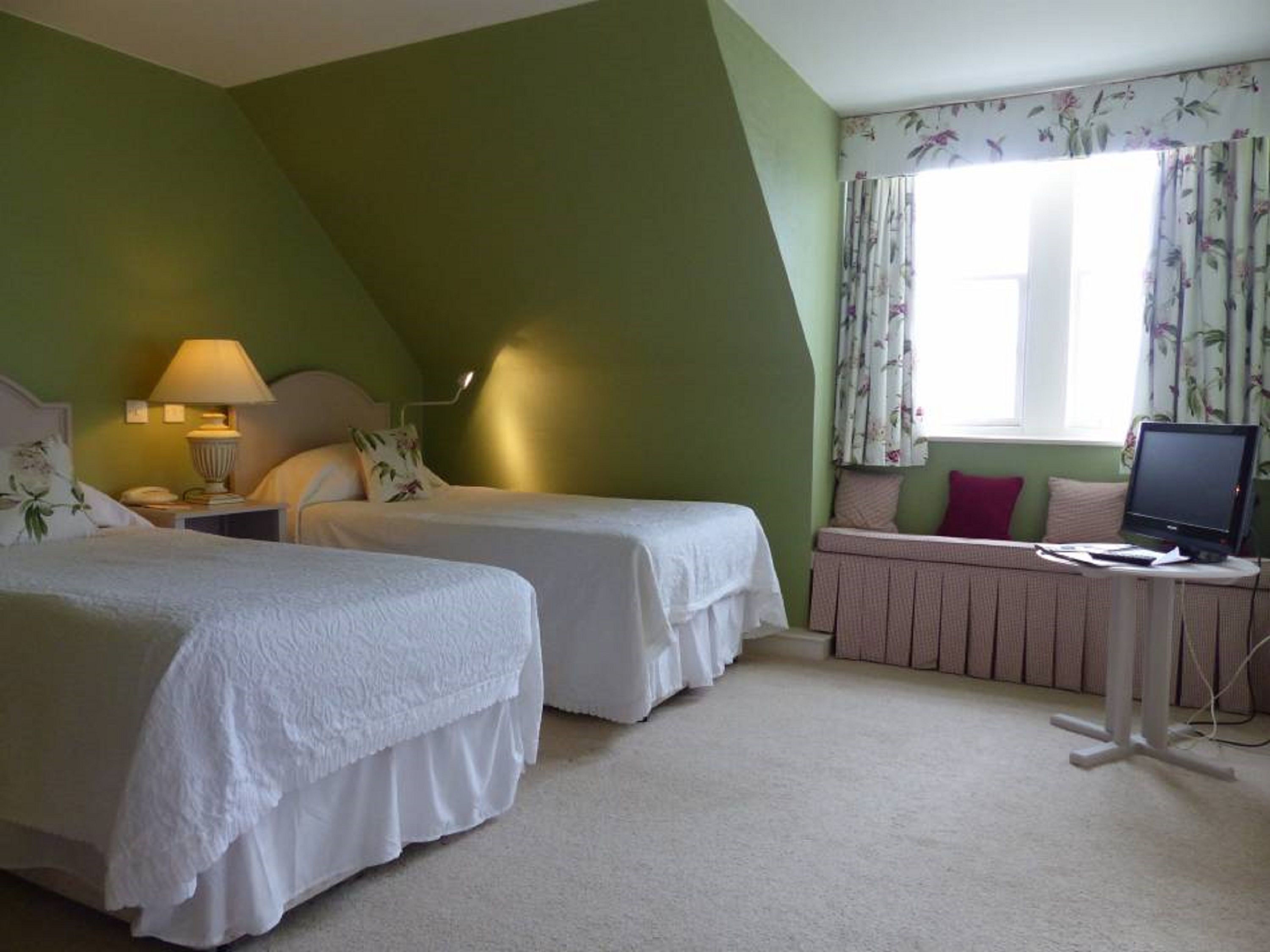 twin room, sea view | desk, cots/infant beds, rollaway beds, free wifi