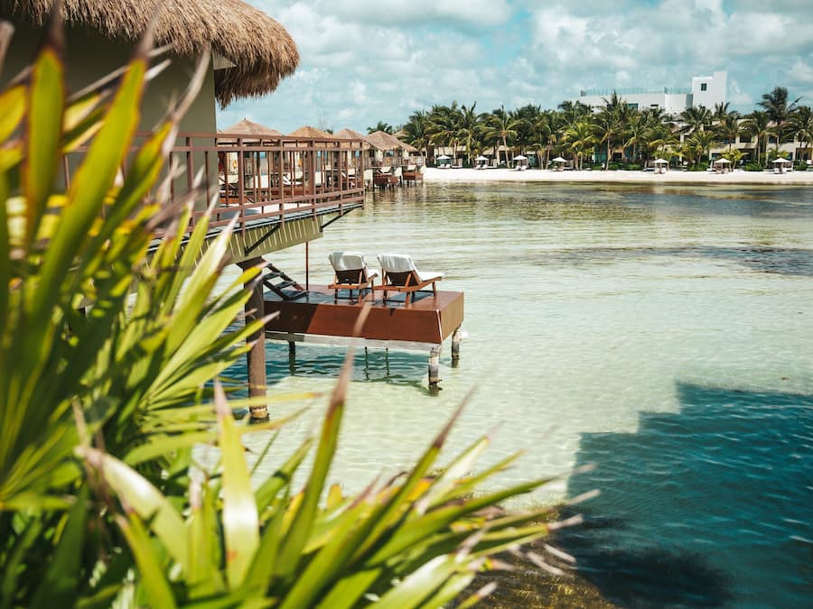 55 inci sebuah televisyen pintar dengan kabel