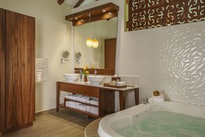 PALAFITOS ELITE OVERWATER BUNGALOW | 1 bedroom, free minibar, desk, soundproofing - Palafitos Overwater Bungalows, All & More Inclusive - Adults Only (Playa del Carmen)