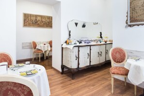 Gratis morgenmadsbuffet hver dag