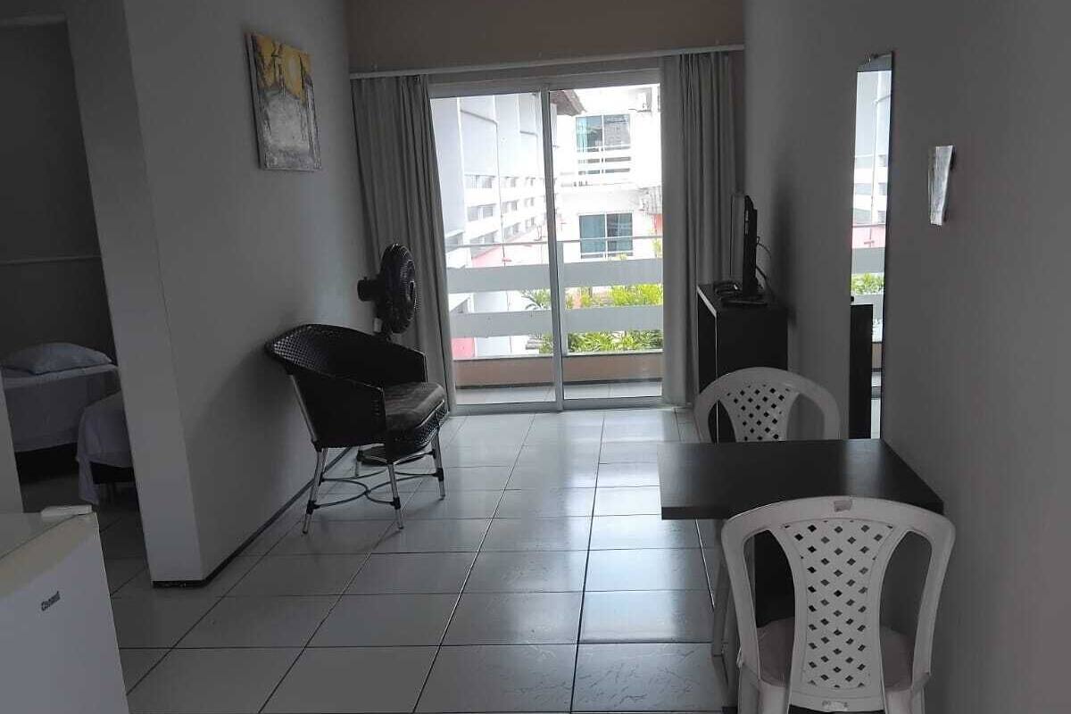Kamar Quadruple Keluarga, kamar mandi pribadi, pemandangan kolam renang | Minibar, meja kerja, tirai kedap cahaya, dan kedap suara