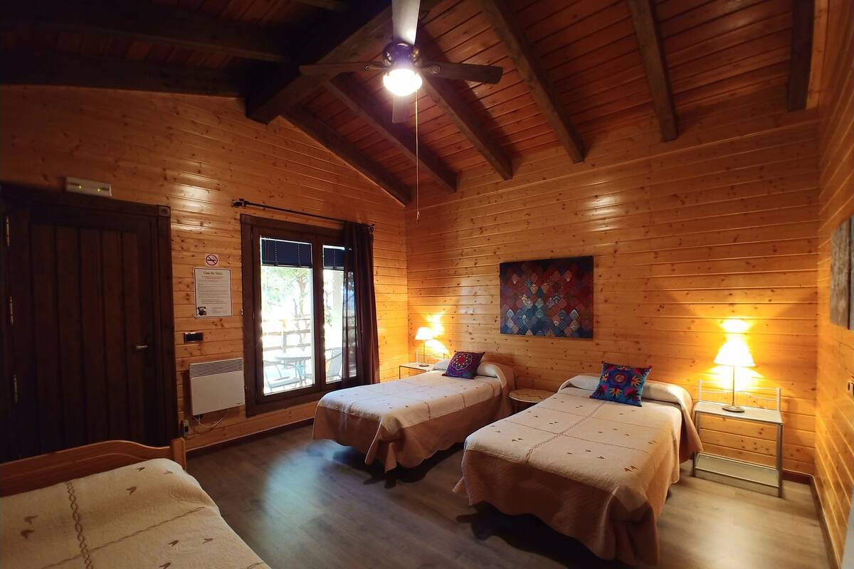 Kamar Keluarga | Brankas, kedap suara, Wi-Fi gratis, dan seprai linen