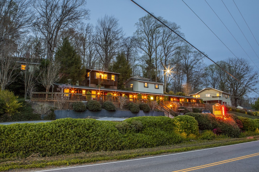 The Chimney Rock Inn & Cottages image