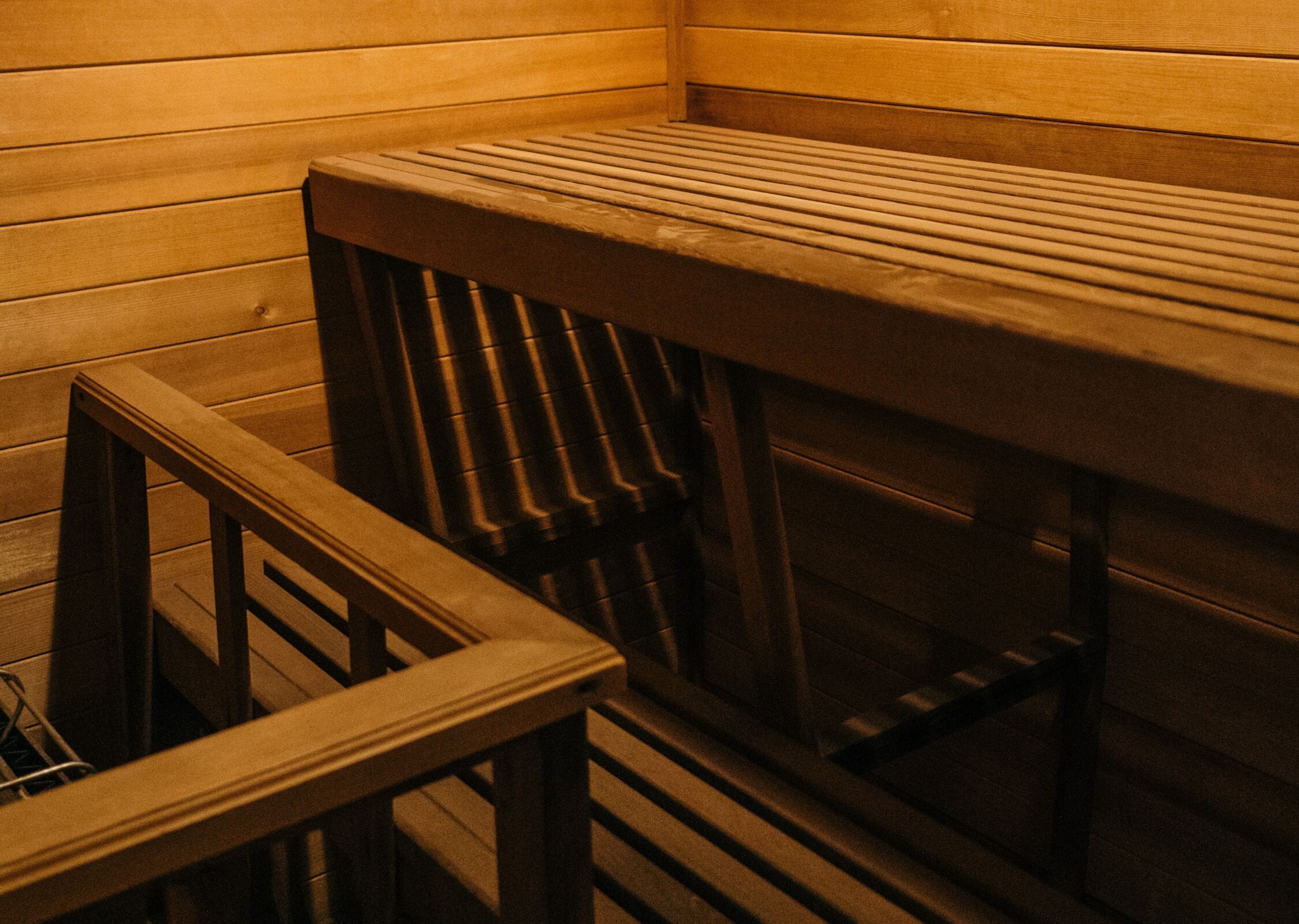 suite, 1 king bed | bathroom | combined shower/bathtub, free toiletries, towels