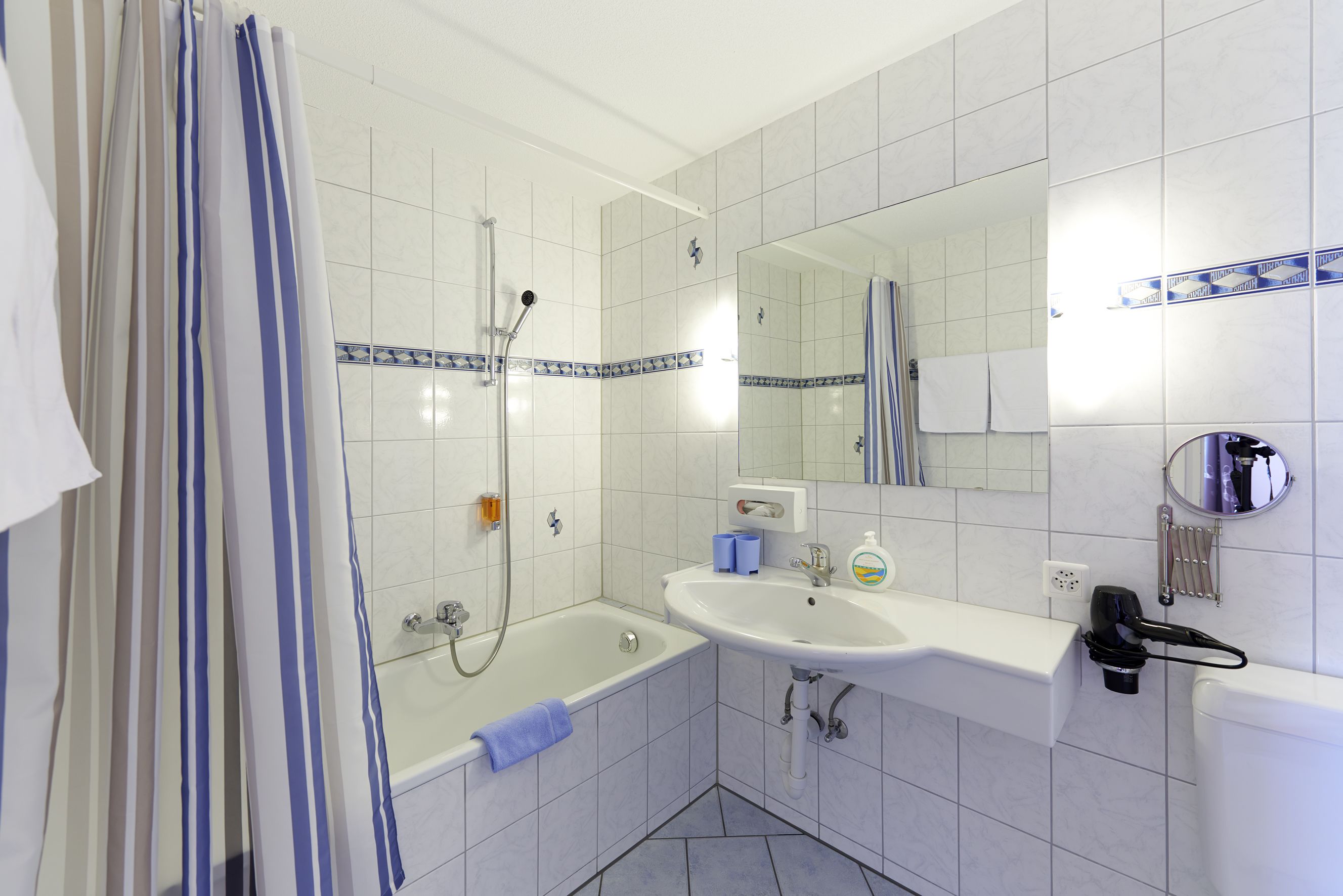 suite (emmental) | bathroom | free toiletries, towels