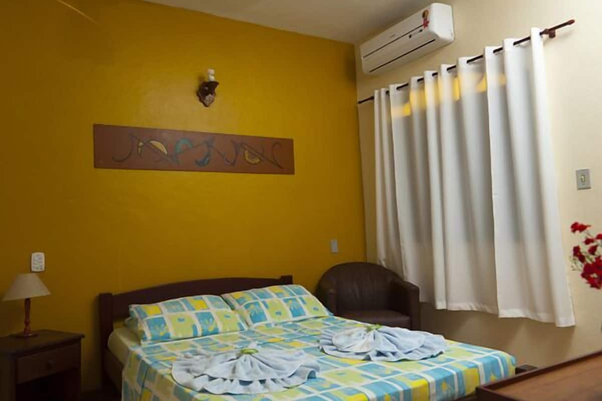 Minibar, caja de seguridad en la habitación, wifi gratis y ropa de cama