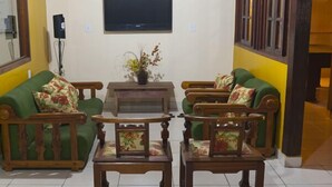 Lobby sitting area - Pousada Estrela do Mar (Paraty)