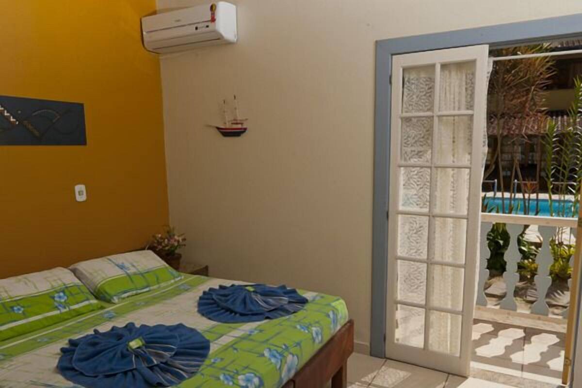 Minibar, in-room safe, WiFi (free), bed sheets