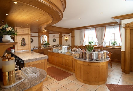 Free daily buffet breakfast . Hotel Württemberger Hof