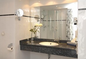 Shower, free toiletries, hair dryer, towels