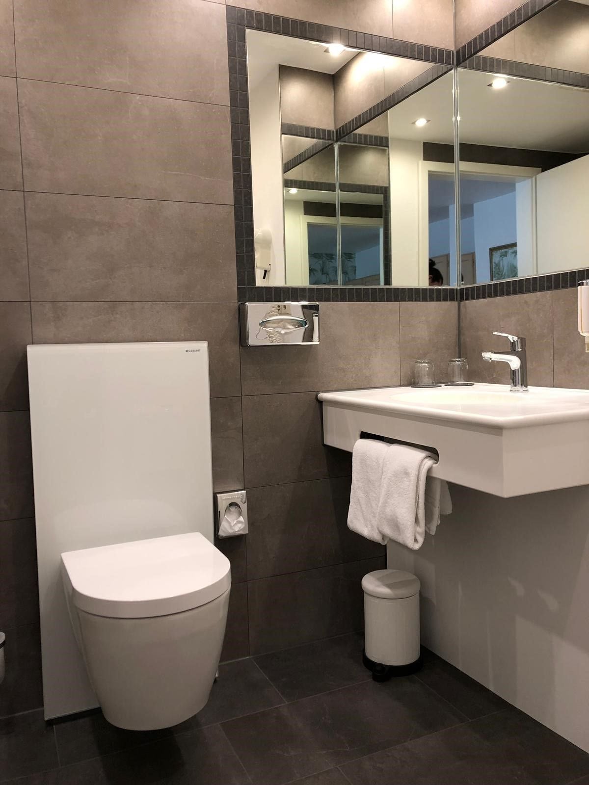 standard triple room | bathroom | shower, free toiletries, hair dryer, towels