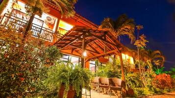 Façade de lâhĂ©bergement - soirĂ©e/nuit