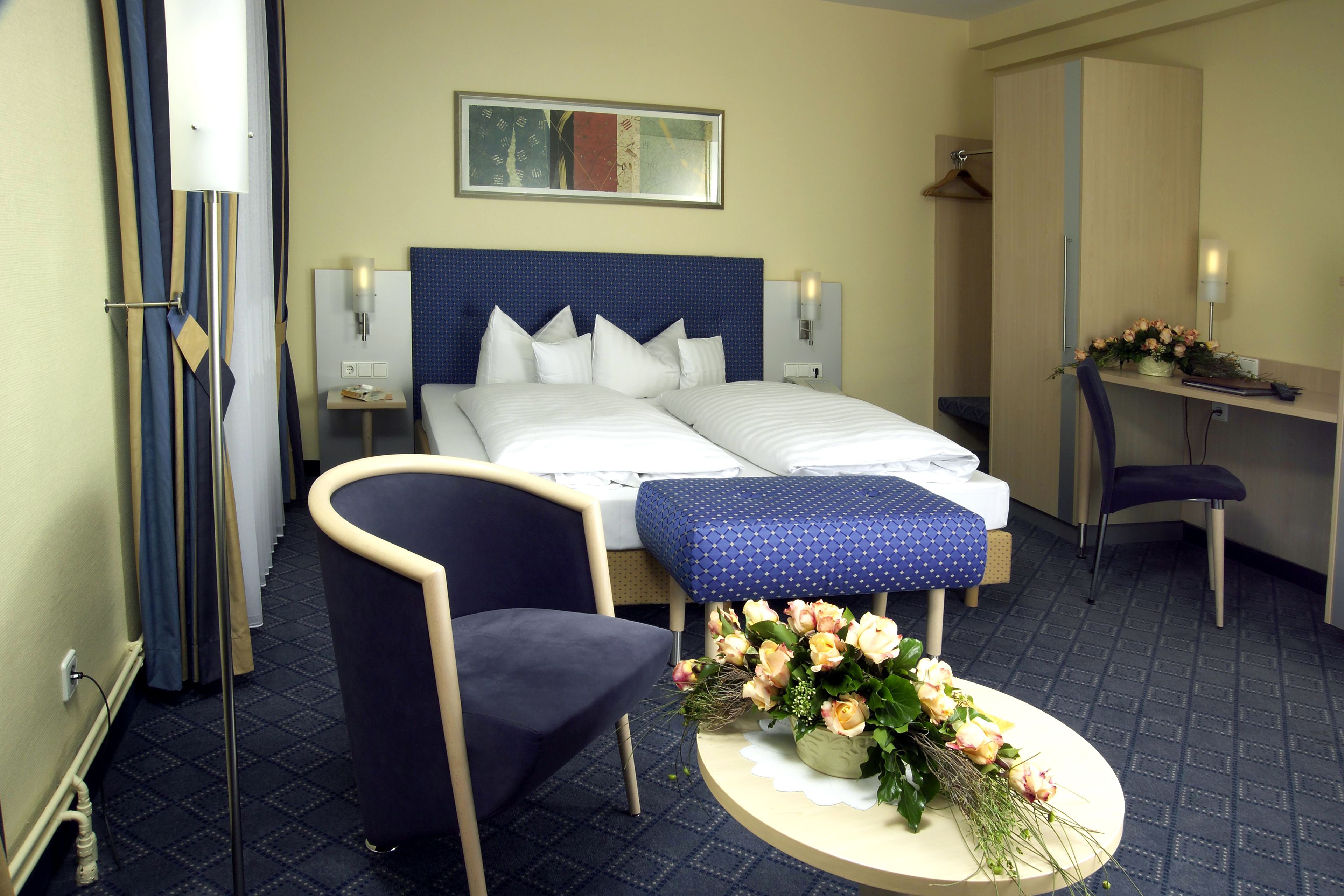 double room | minibar, desk, free wifi, bed sheets