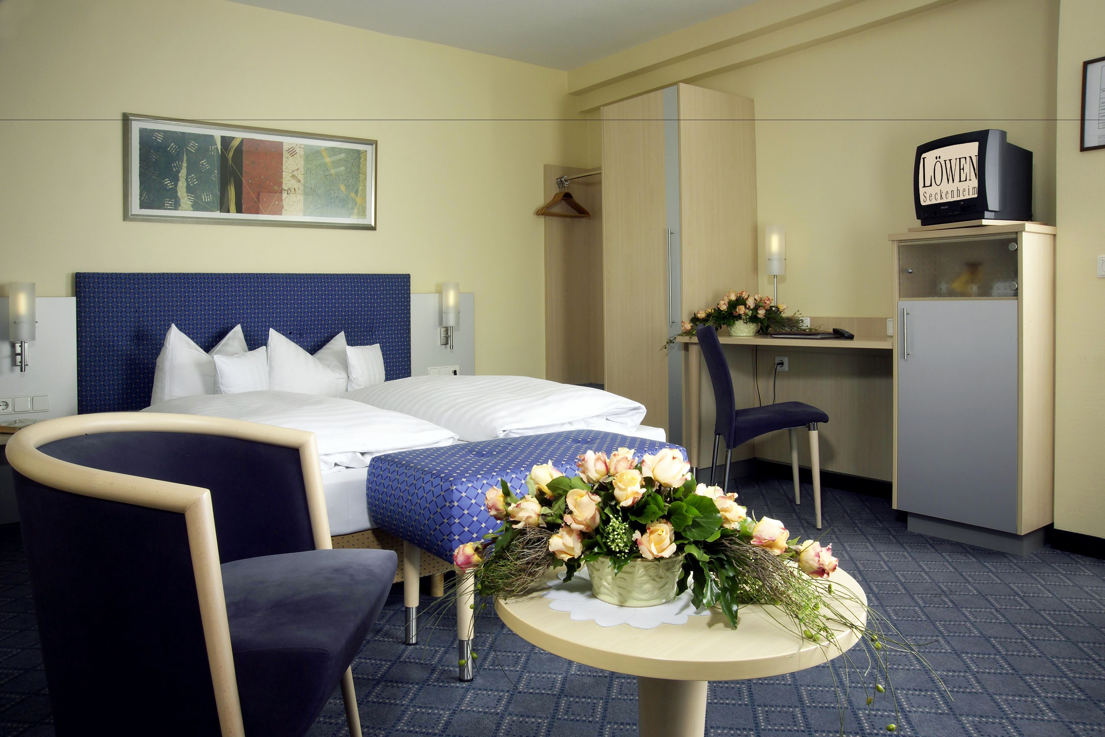 double room | minibar, desk, free wifi, bed sheets