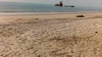 På stranden