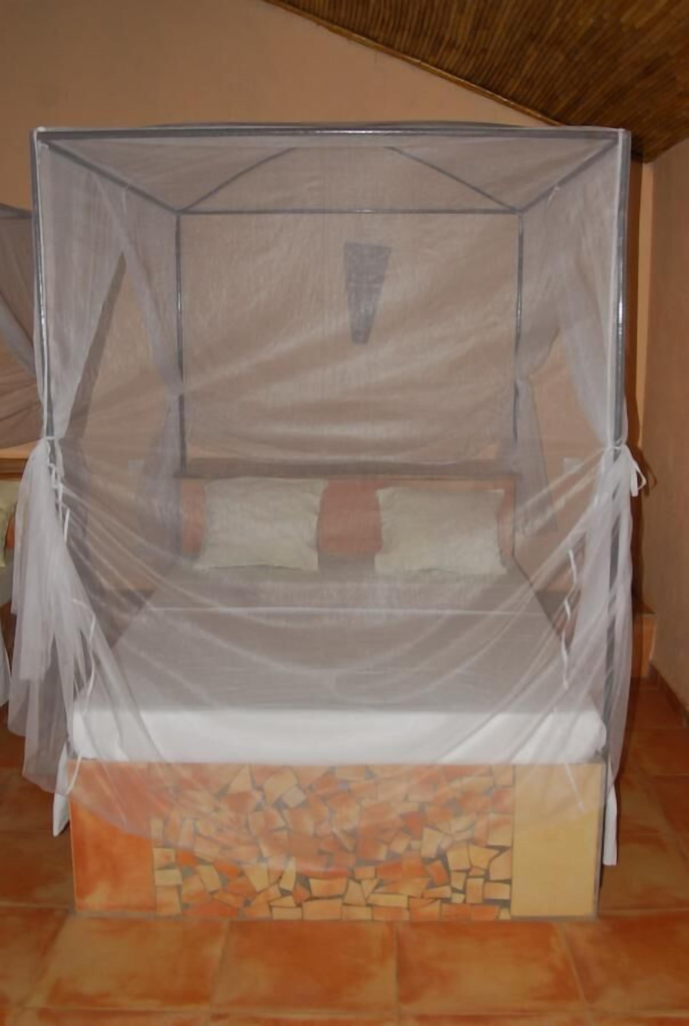 family room | in-room safe, desk, free wifi, bed sheets