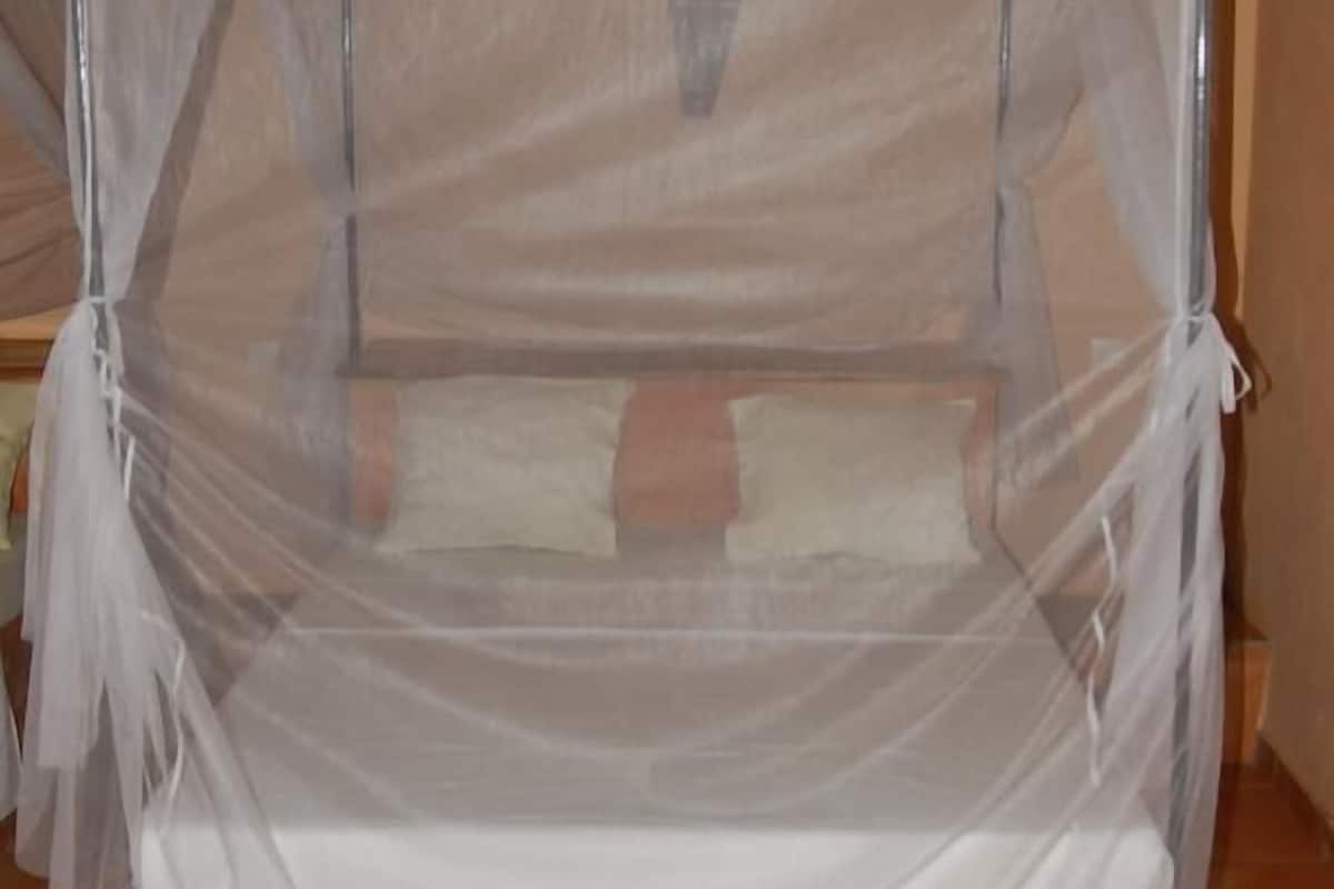 family room | in-room safe, desk, free wifi, bed sheets