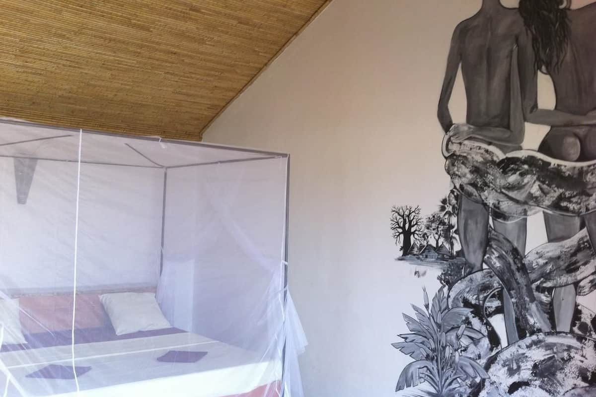 standard double room | in-room safe, desk, free wifi, bed sheets