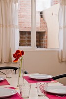 Apartamento superior | 1 dormitorio, sistema de insonorización, tabla de planchar con plancha