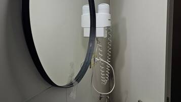 Apartment | Bathroom | Combined shower/tub, deep soaking tub, free toiletries, hair dryer